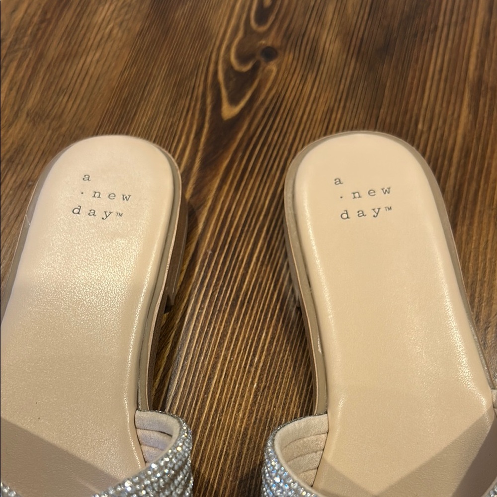 🎉🎉HP🎊🎊 A New Day Women's Silver Slide Sandals - Picture 3 of 6